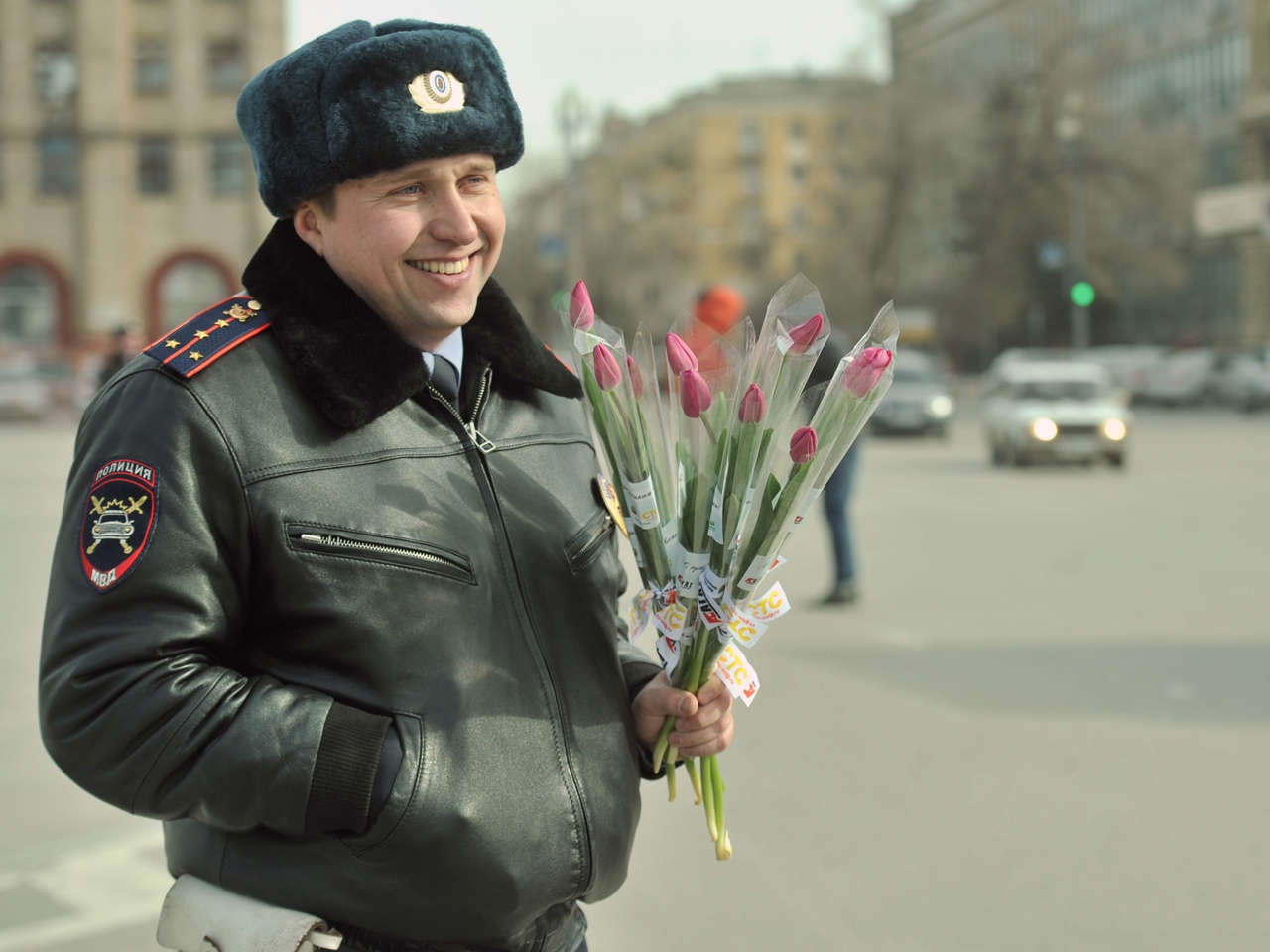 Полиция с цветами