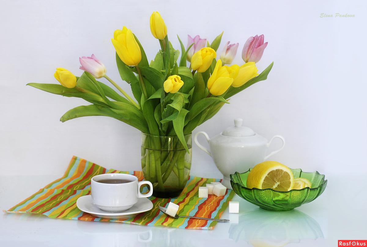 Чаепитие с тюльпанами