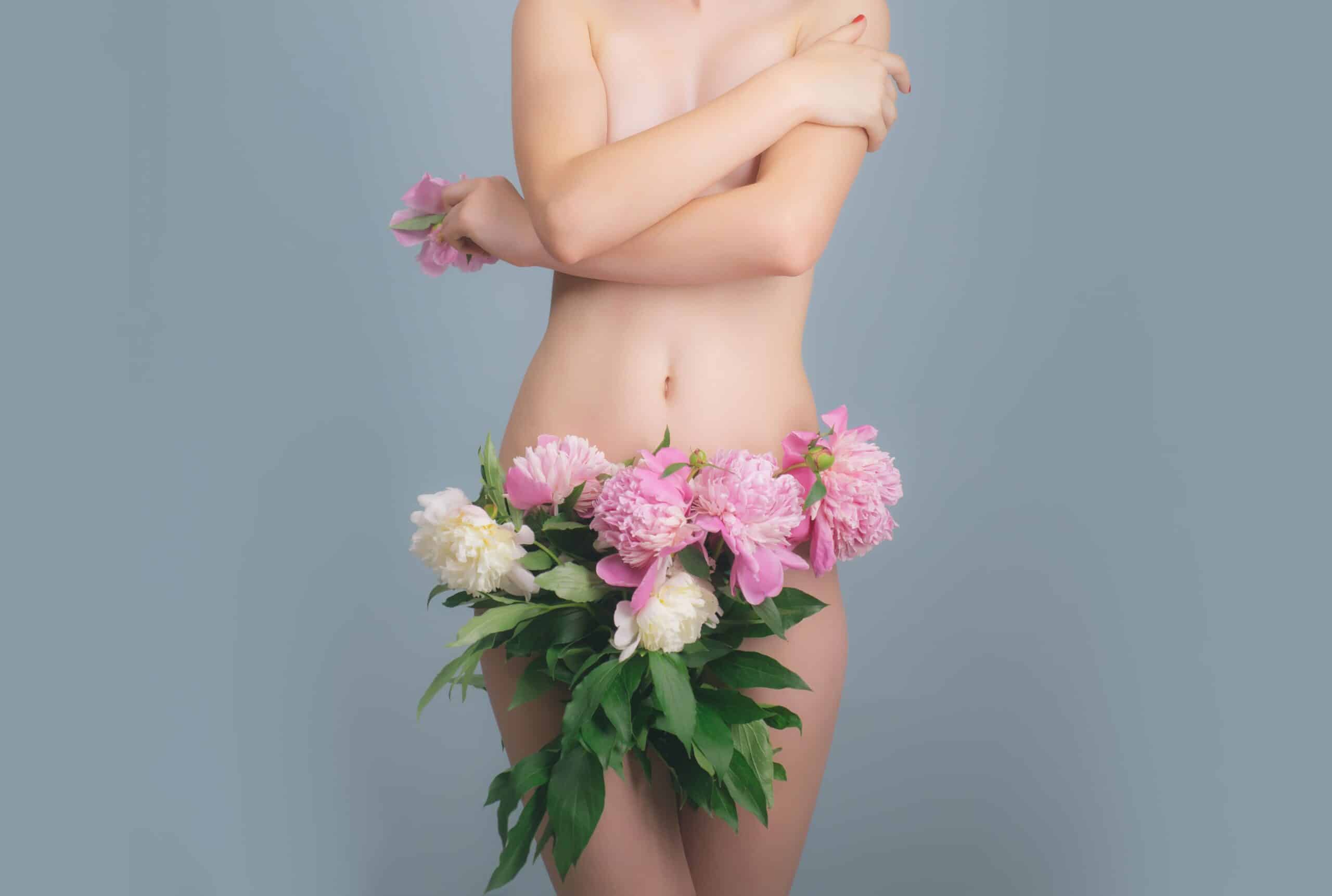 фото красива голая девушка с цветами фото 99