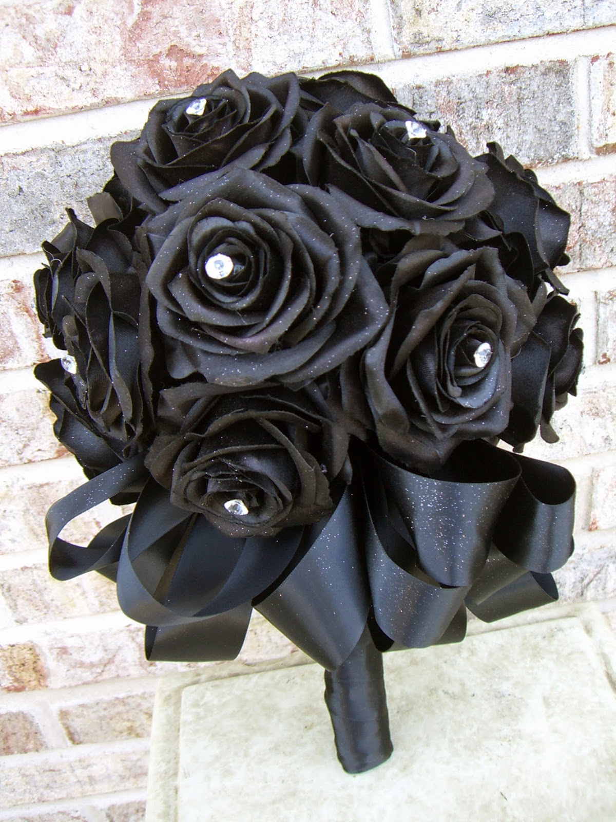 Свадебный букет из чёрных роз