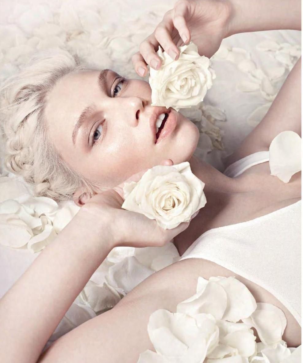 Фото с белыми розами девушка