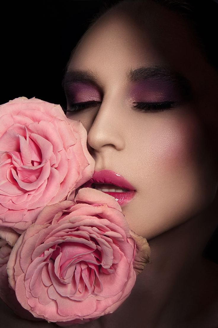 Фото женщина с розой