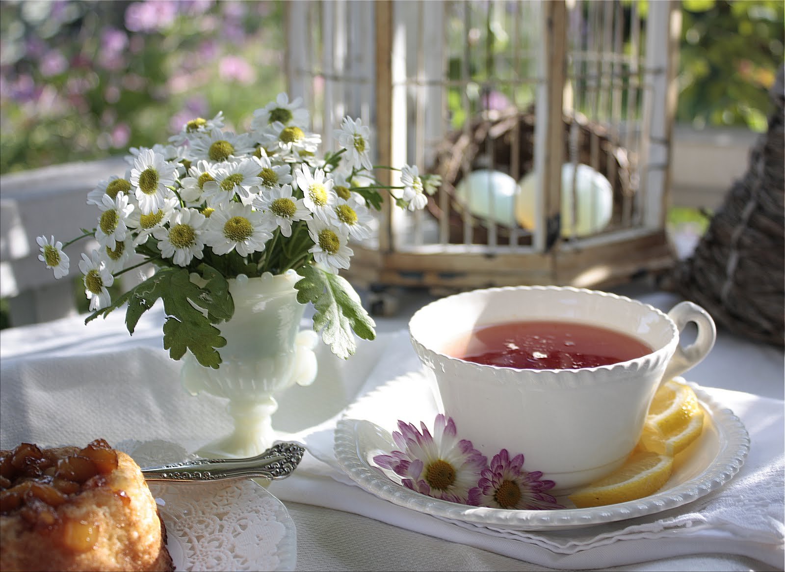 Это было красивое утро. Утренний чай. Весенний завтрак. Завтрак с цветами.