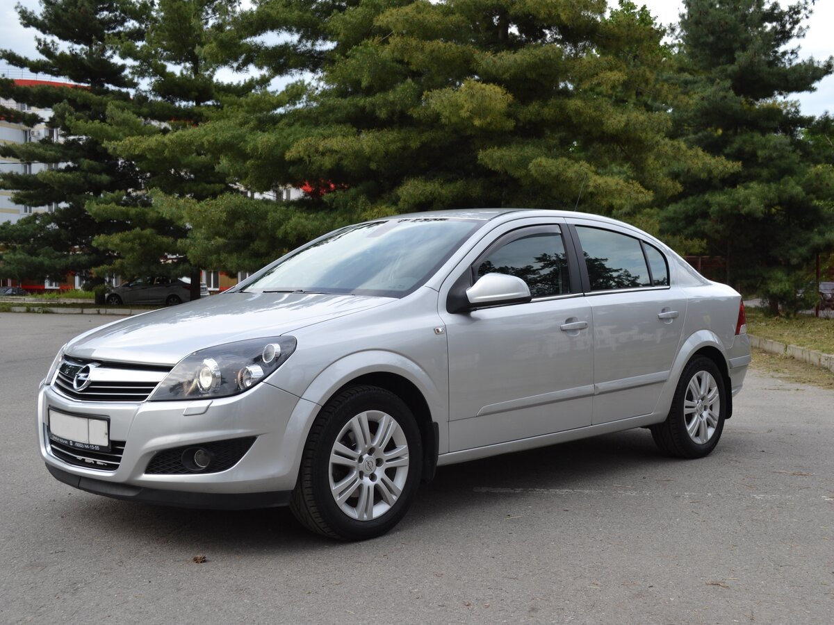 Opel Astra h 2010 седан