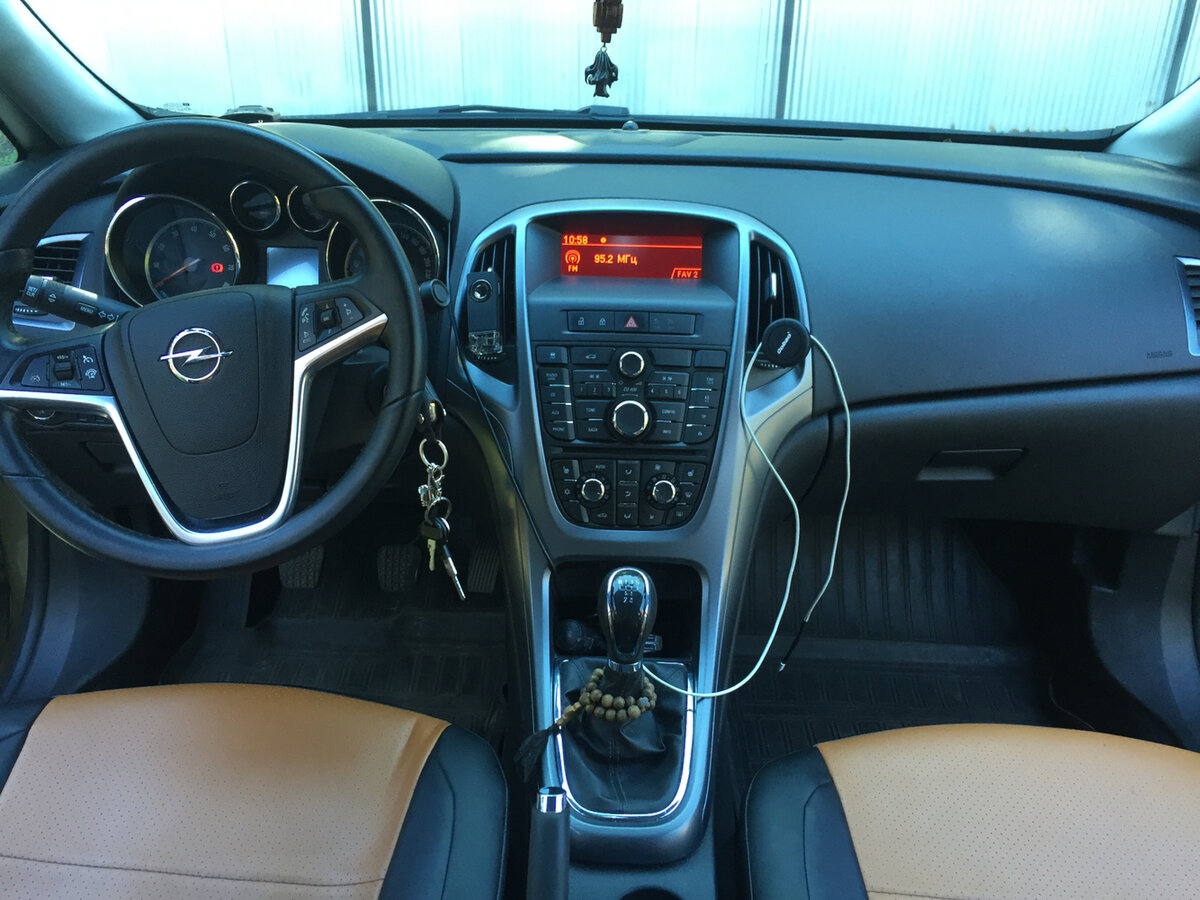 Opel Astra j 2012 салон