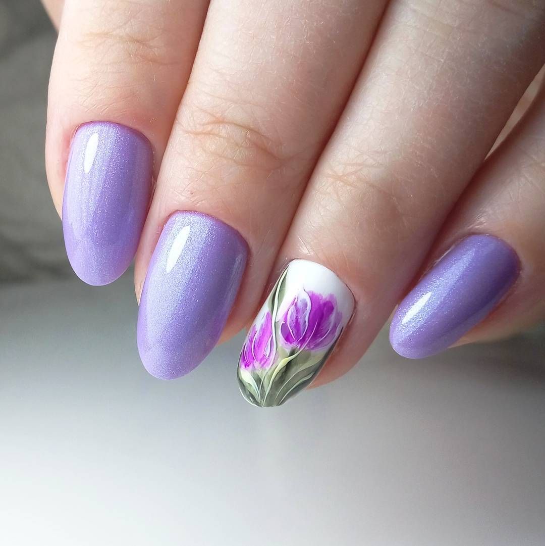 Маникюр фиолетовый с тюльпанами