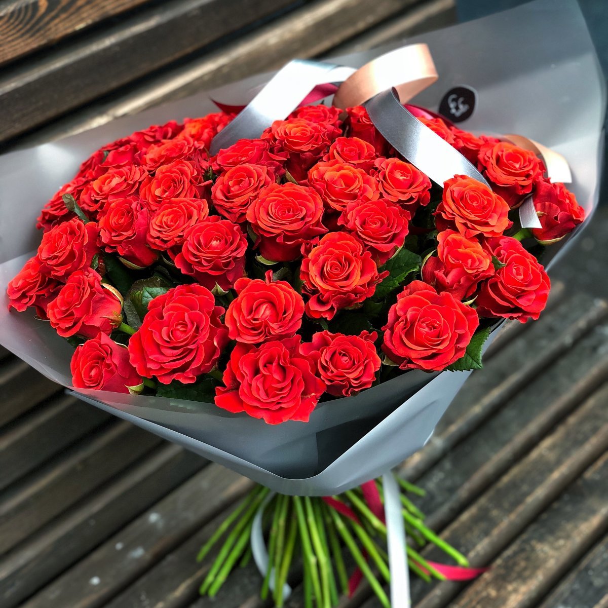 Фото большой букет красных роз