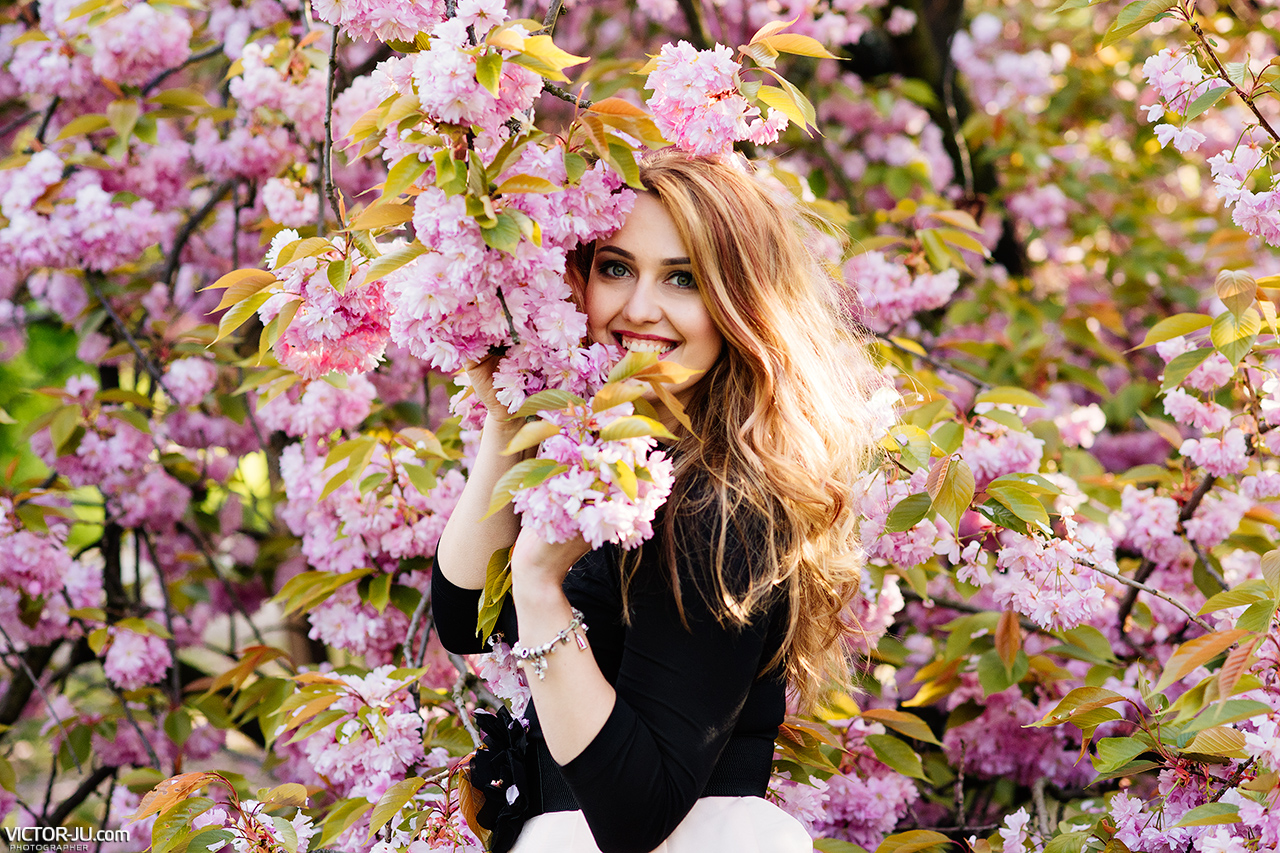 Цветущая краса. Девушка в цветах. Фотосессия на фоне цветущих деревьев. Девушка в весеннем цветущем саду. Фотосессия в цветущих садах.