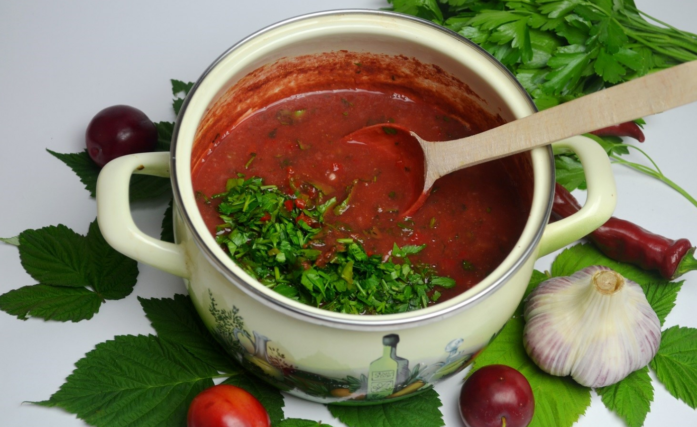 Как приготовить соус ткемали из алычи и помидор
