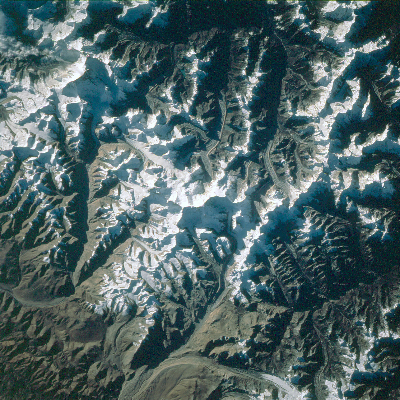 Спутниковый снимок горы Эверест