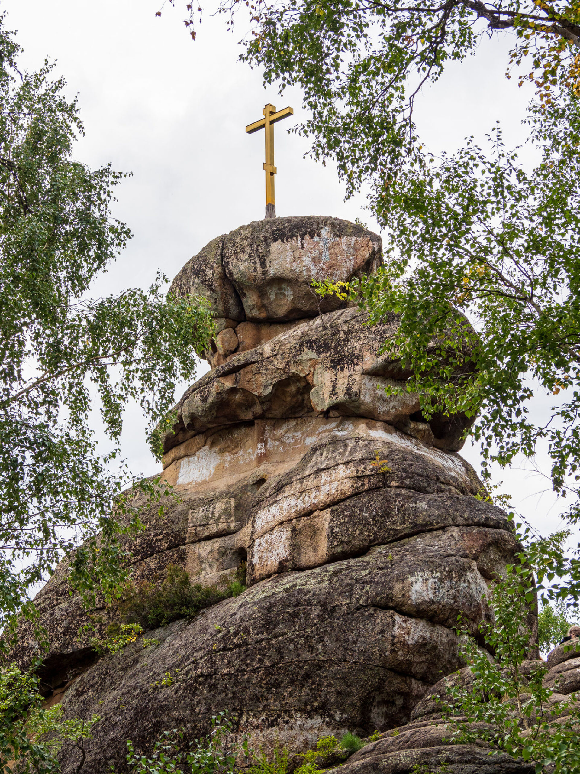 Какой девушке установлен памятник на горе Церковка