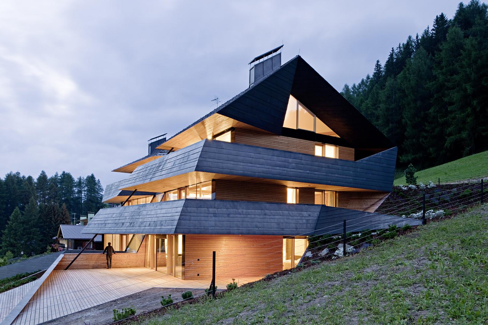 Современный дом в горах