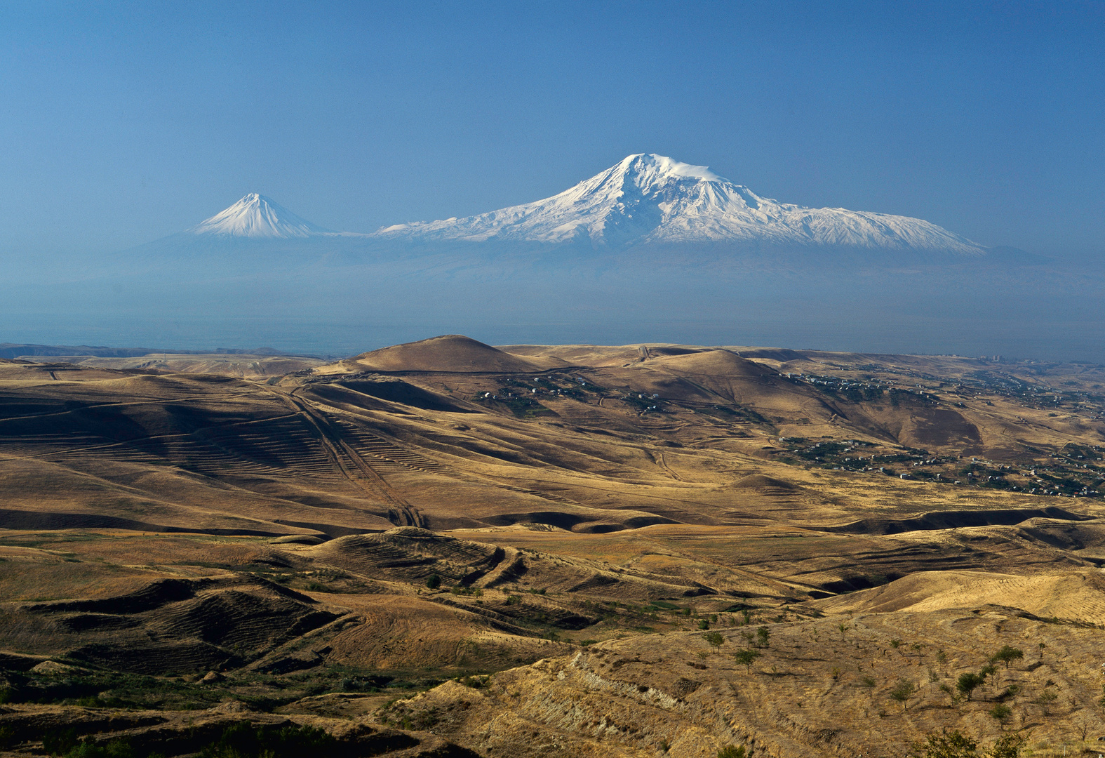 Гора Арарат вид из Ирана