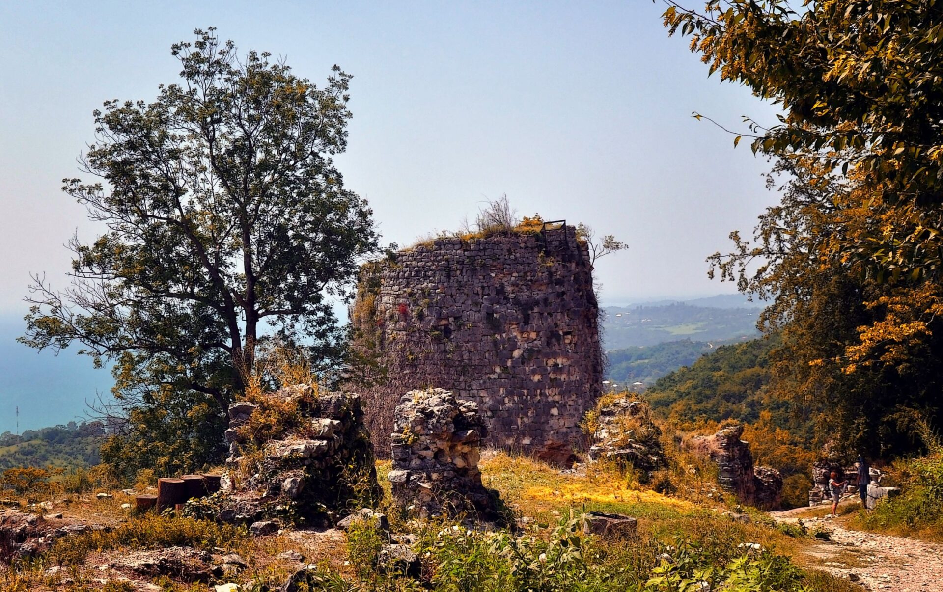 Анакопийская гора Абхазия осень