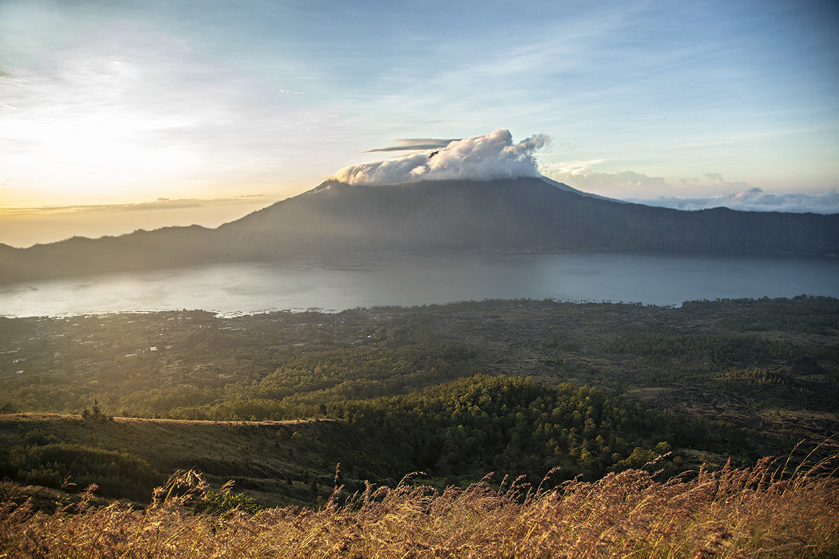 Батур бали. Гунунг-Батур. Вулкан Агунг Бали. Гора Батур.