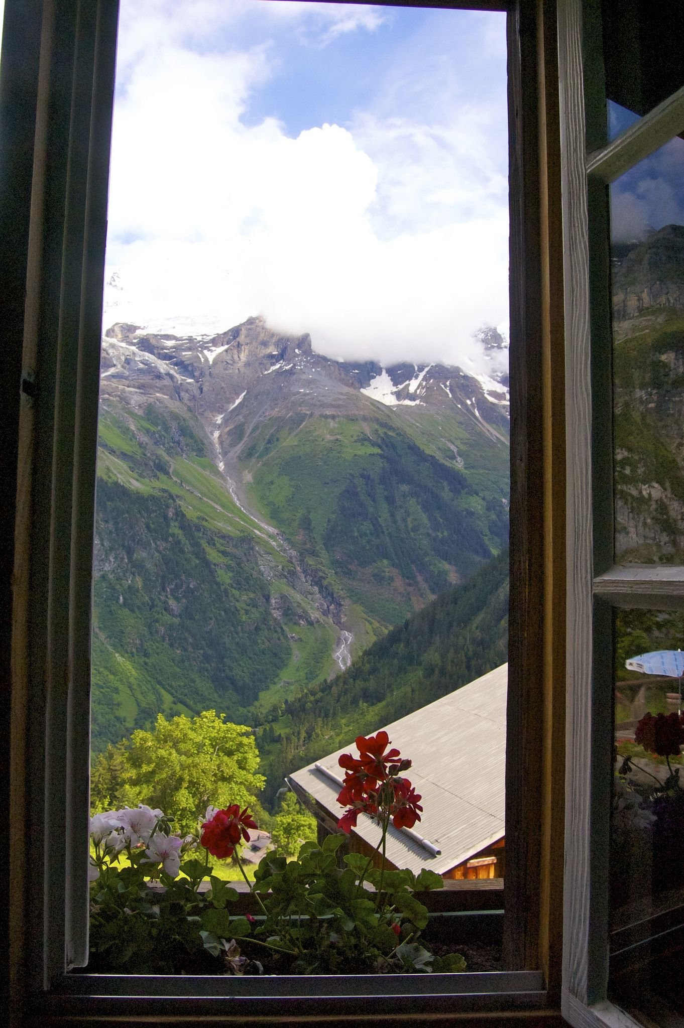 Вид из окна на горы (75 фото) »