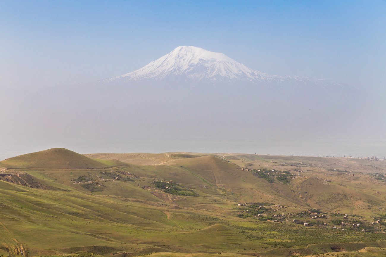Арарат со стороны Турции и Армении