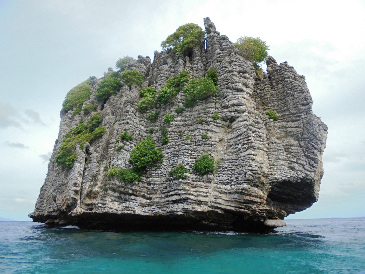 Остров скала