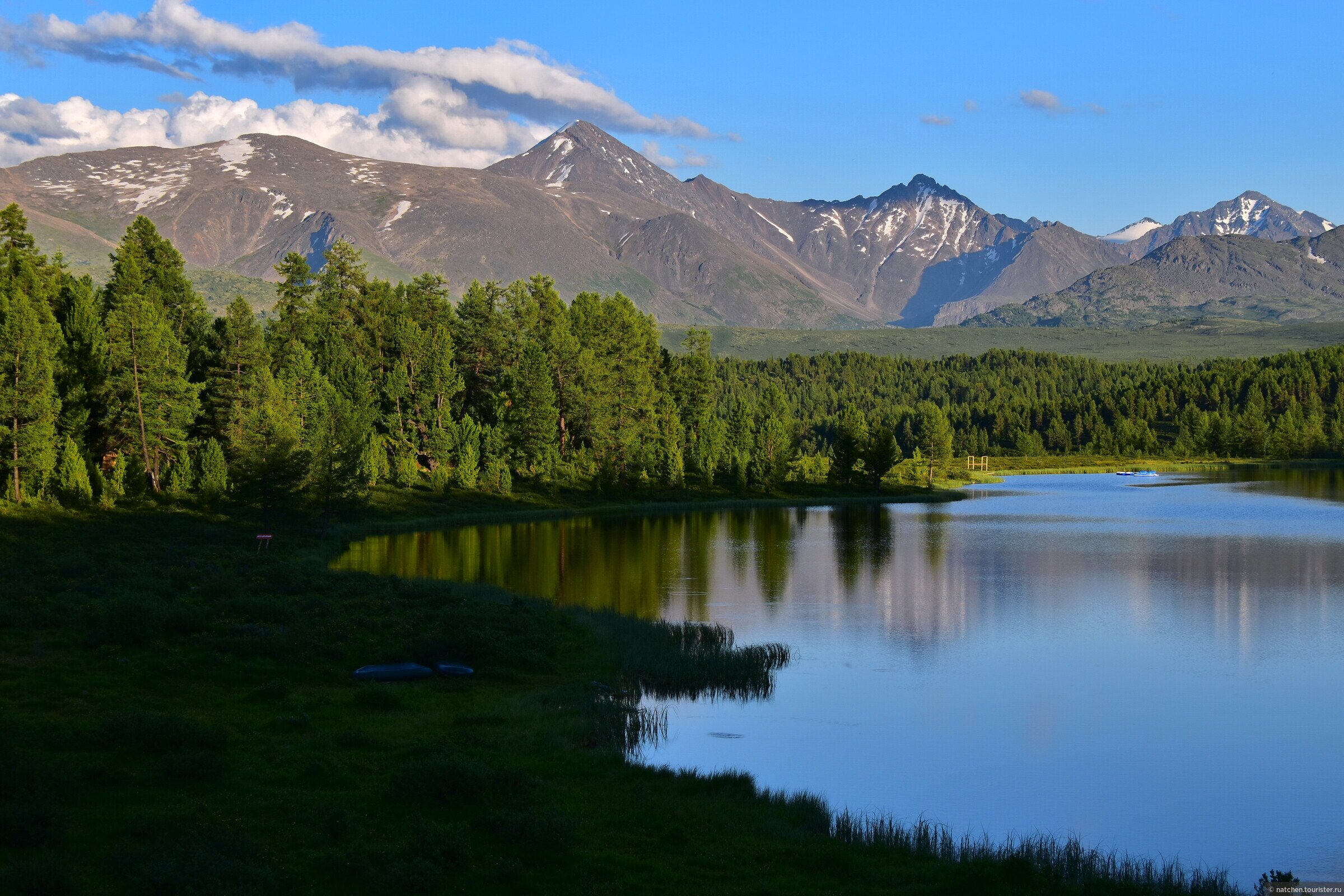 Теплое озеро на алтае. Озеро Киделю горный Алтай. Озеро Киделю Улаганский перевал. Озеро Алтай Улаганский тракт Киделю. Улаганский перевал горный Алтай.