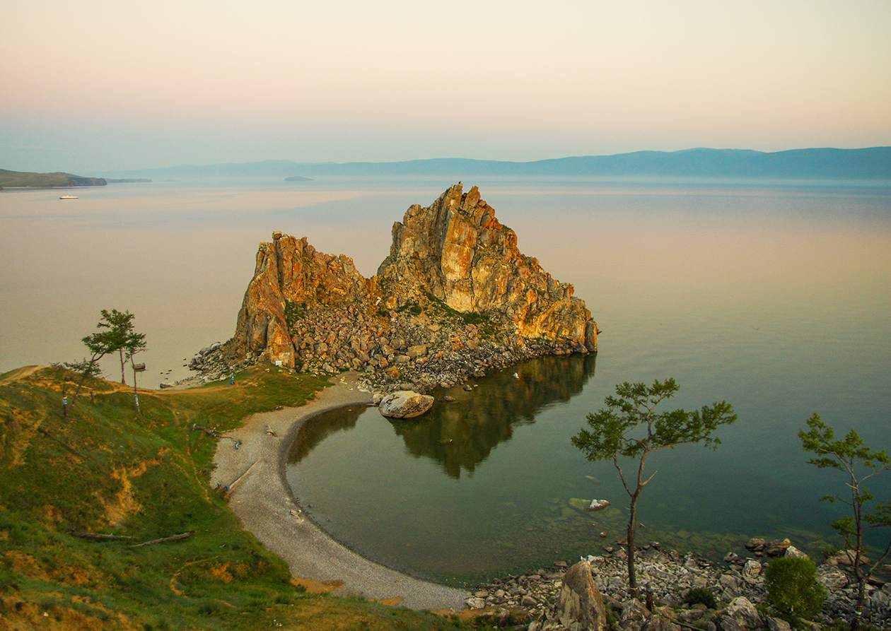 Скала хобот на Байкале