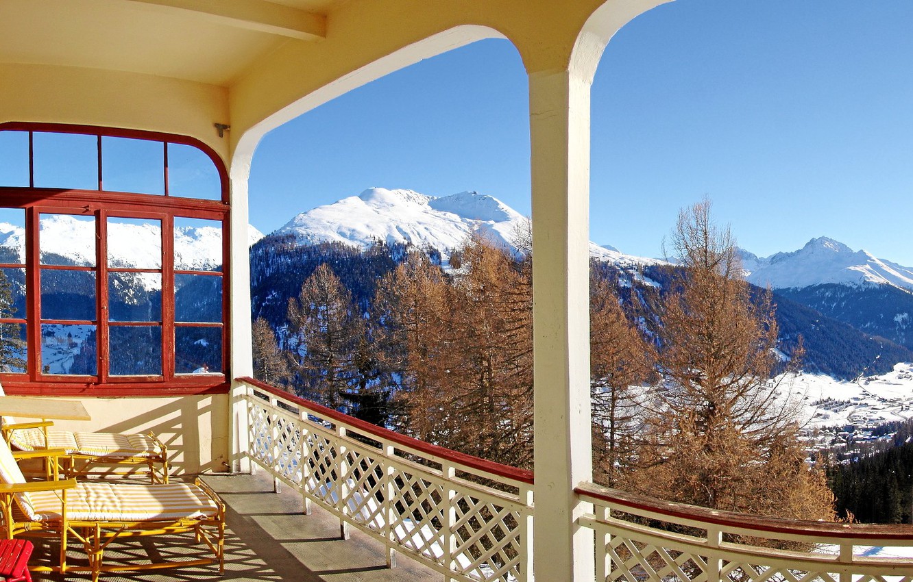 Веранда балкон лето с видом на горы