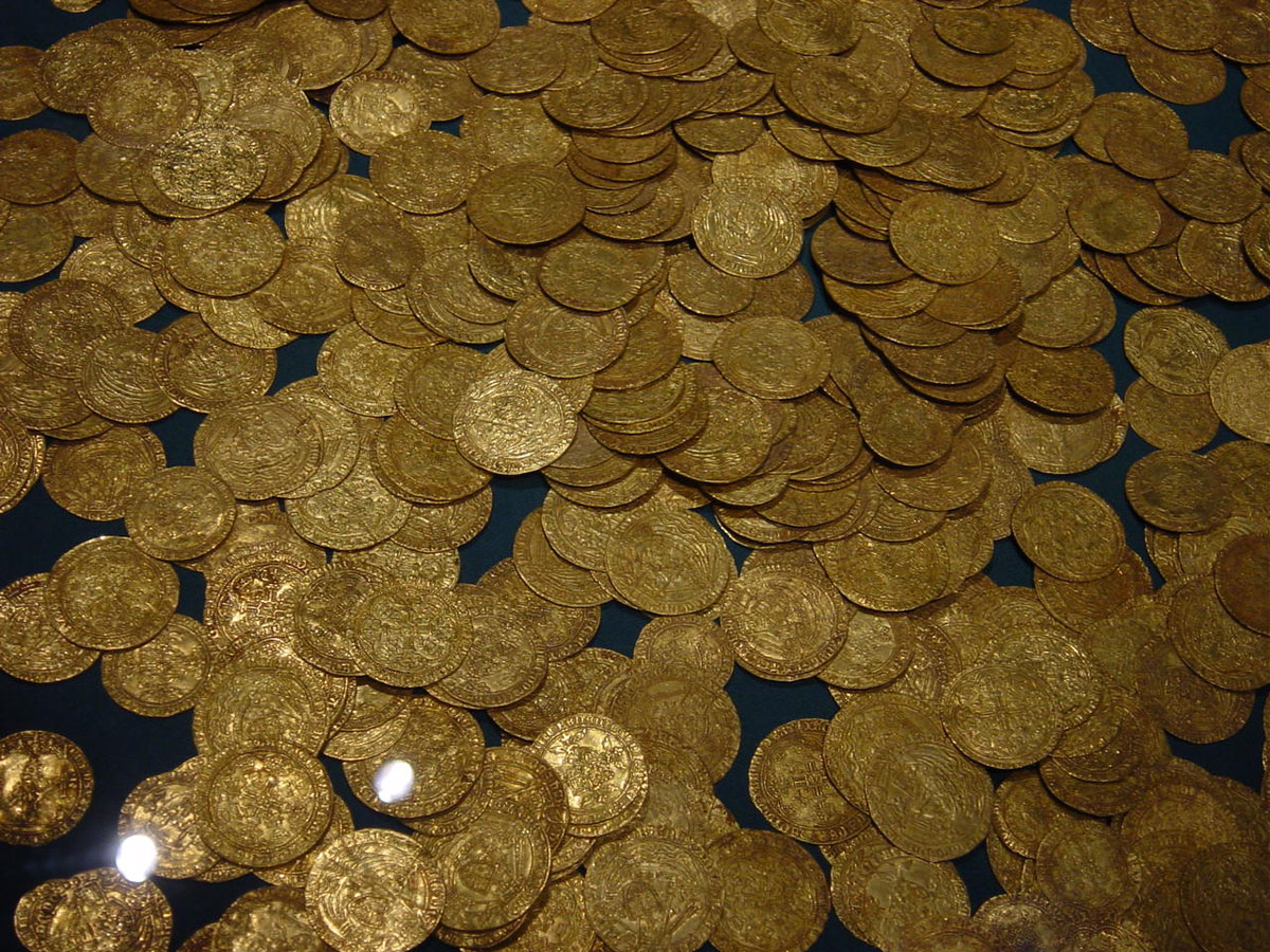 Гора золотых монет