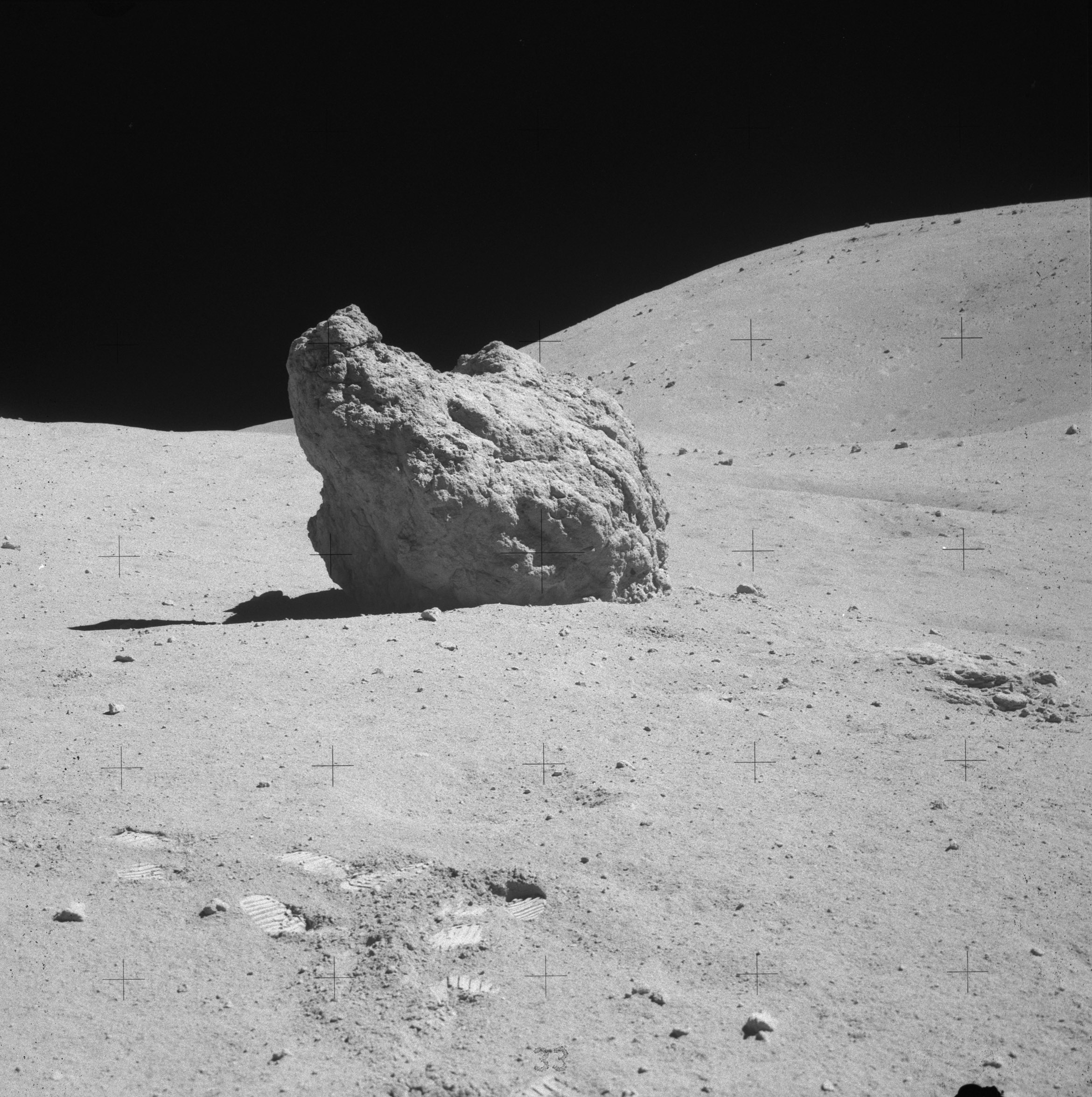 На луне есть деревья. Реголит НАСА. Горы на Луне. Камень с Луны. Скалы на Луне.