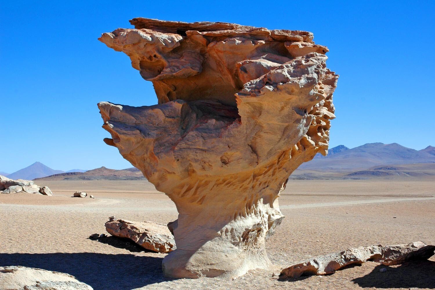 Удивительные создания планеты. Эоловые «каменные столбы». Эоловые каменные грибы. Необычные горы. Камни причудливой формы.