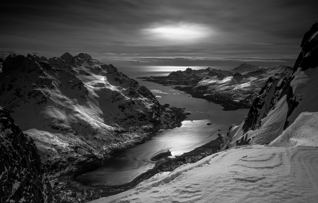 Норвегия горы темные