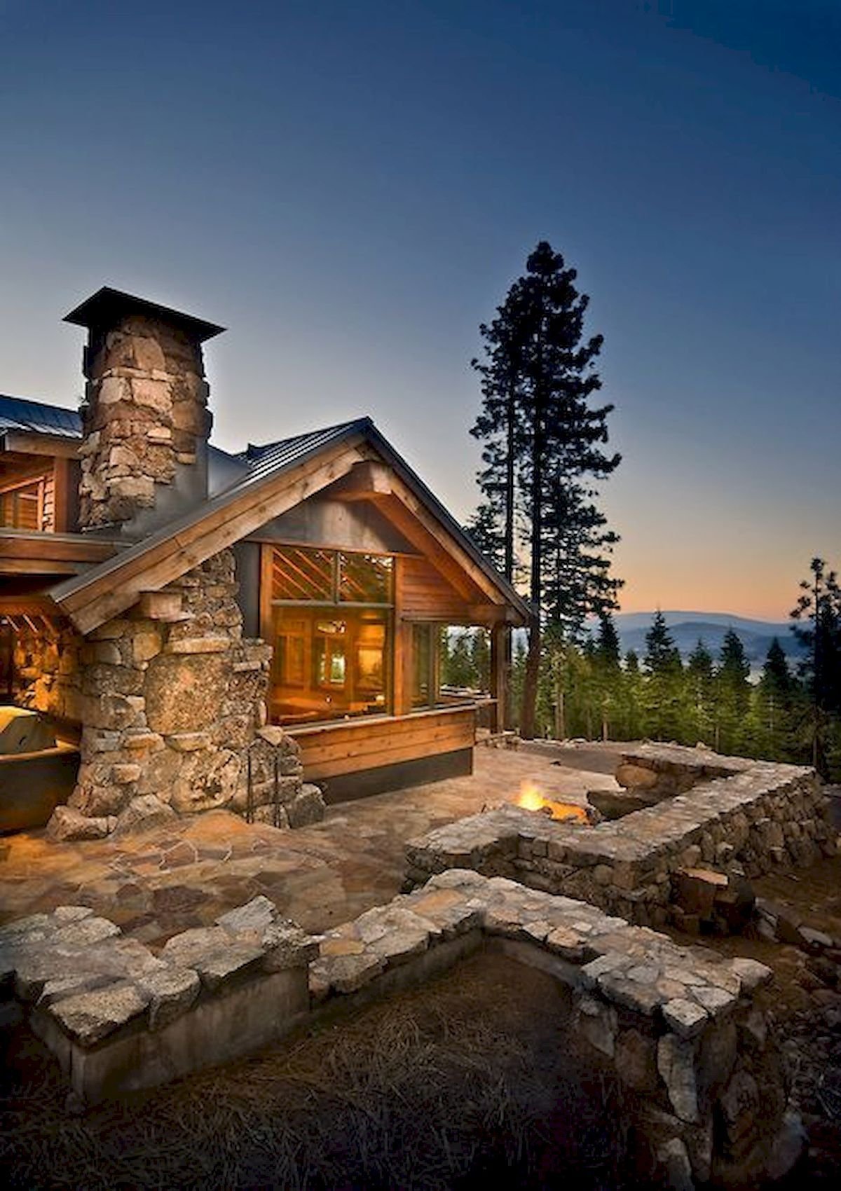 Деревянный домик в горах