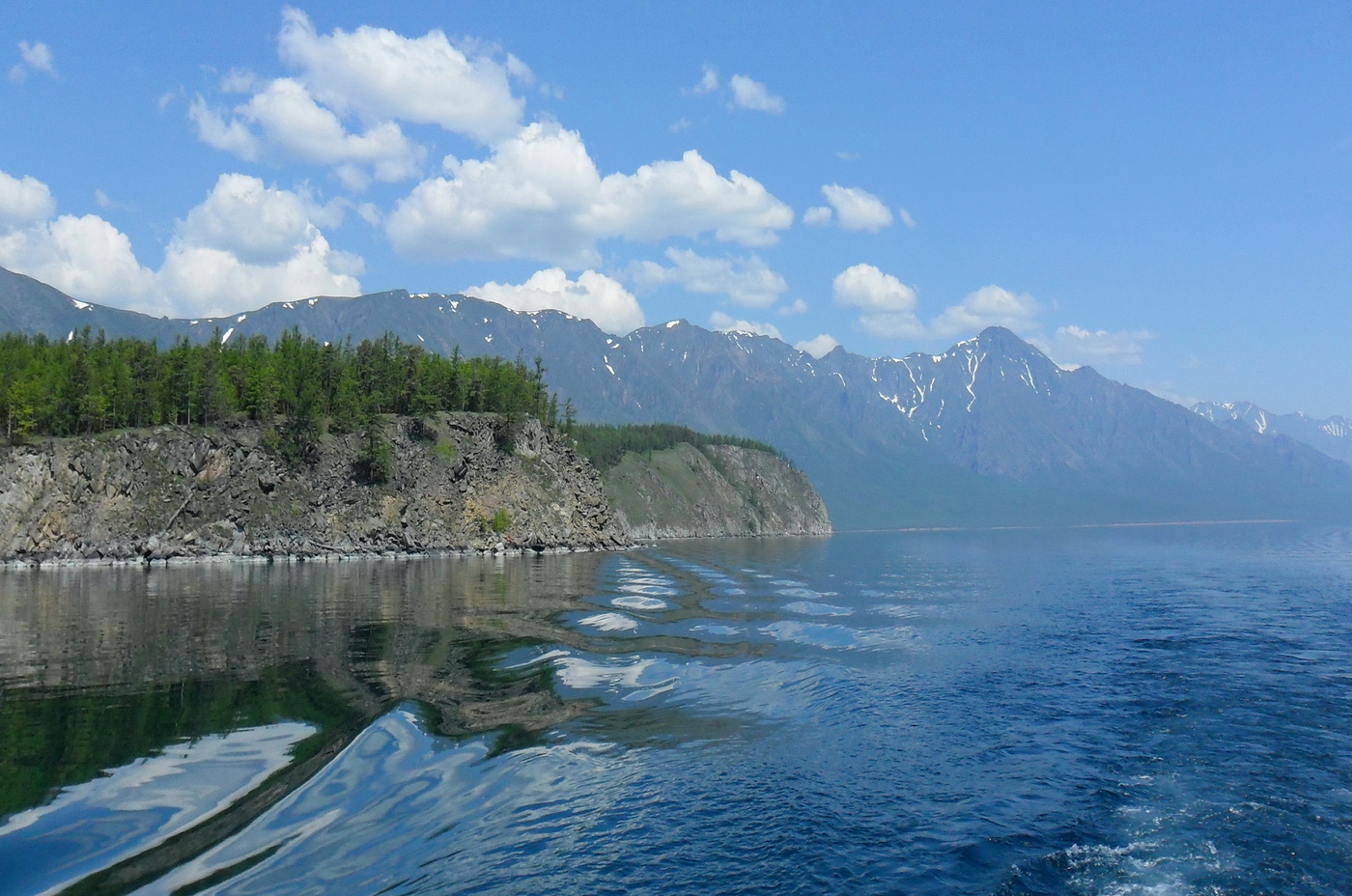 Озера вокруг байкала. Озеро Байкал Байкальский хребет. Байкальский горный хребет. Горы Байкальский хребет. Горные хребты Байкала.