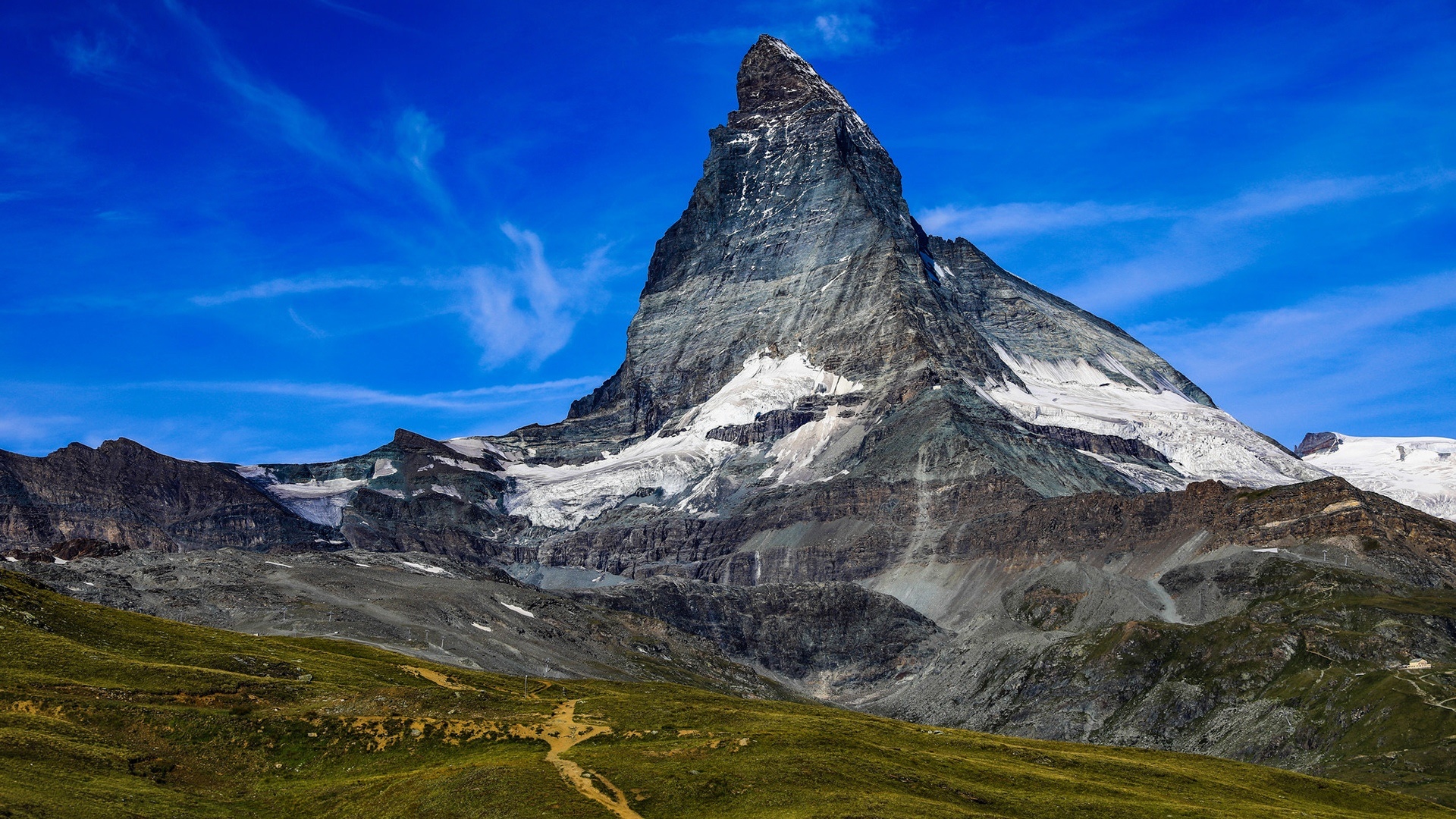 Небольшая вершина с округлой. Гора Маттерхорн в Швейцарии. Пик Маттерхорн Швейцария. Matterhorn гора в Швейцарии. Гора Маттерхорн в Швейцарии в 4.
