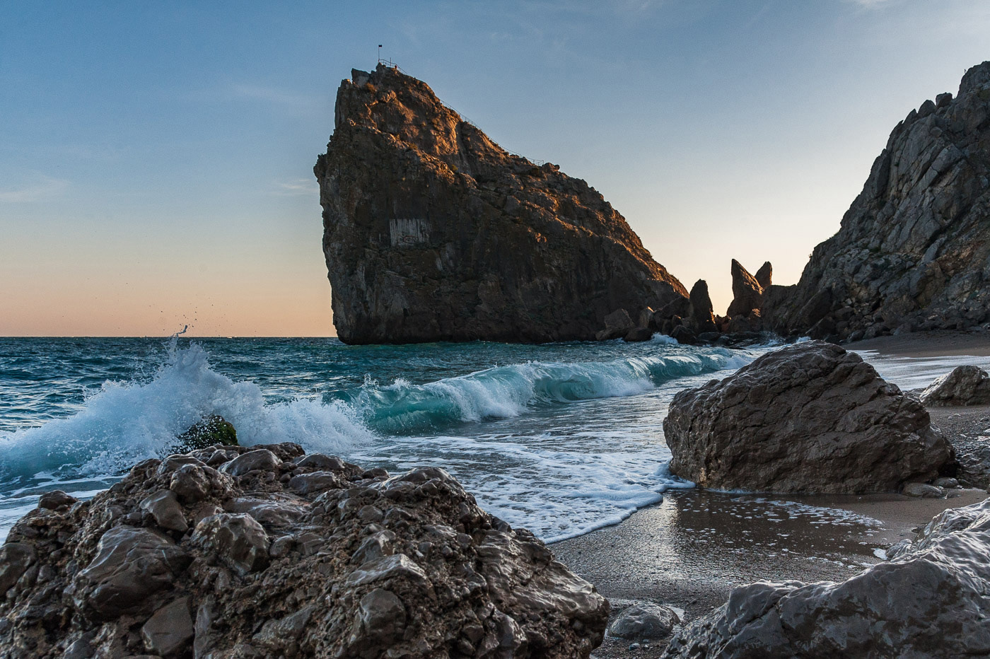 Море скалы шторм Крым
