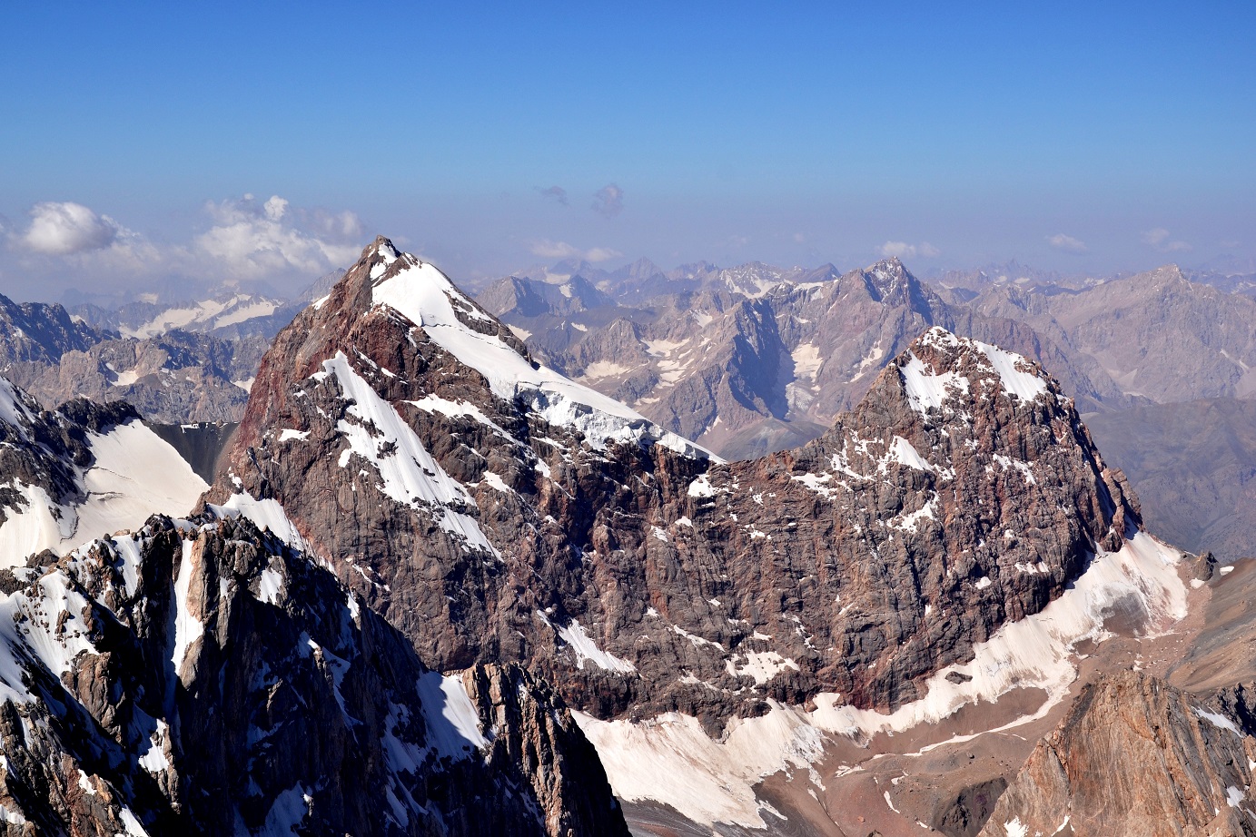 Таджикистан горы. Фанские горы Чимтарга. Фанские горы Таджикистан зимой. Пик Ленина Фанские горы. Горы Таджикистана пик.