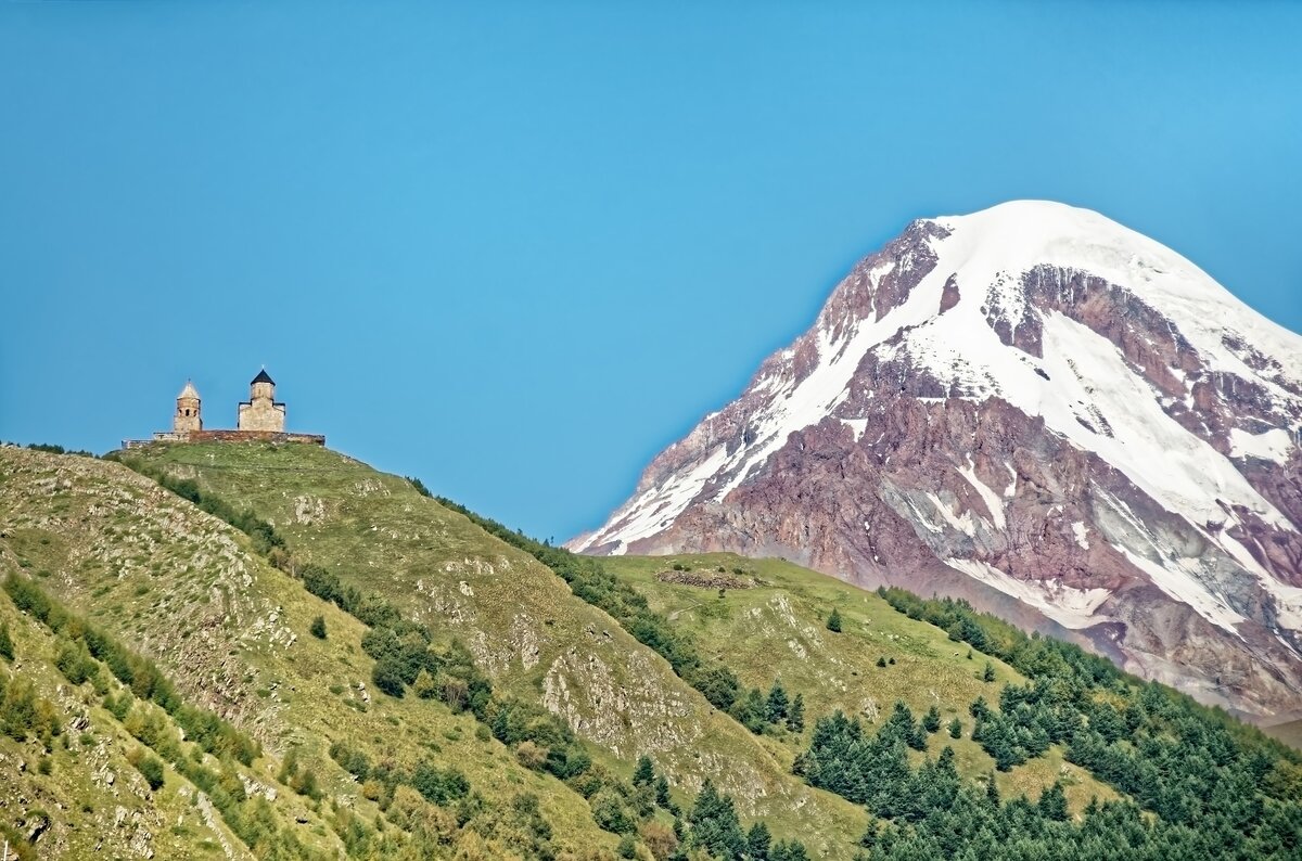 Гора Казбек в Осетии