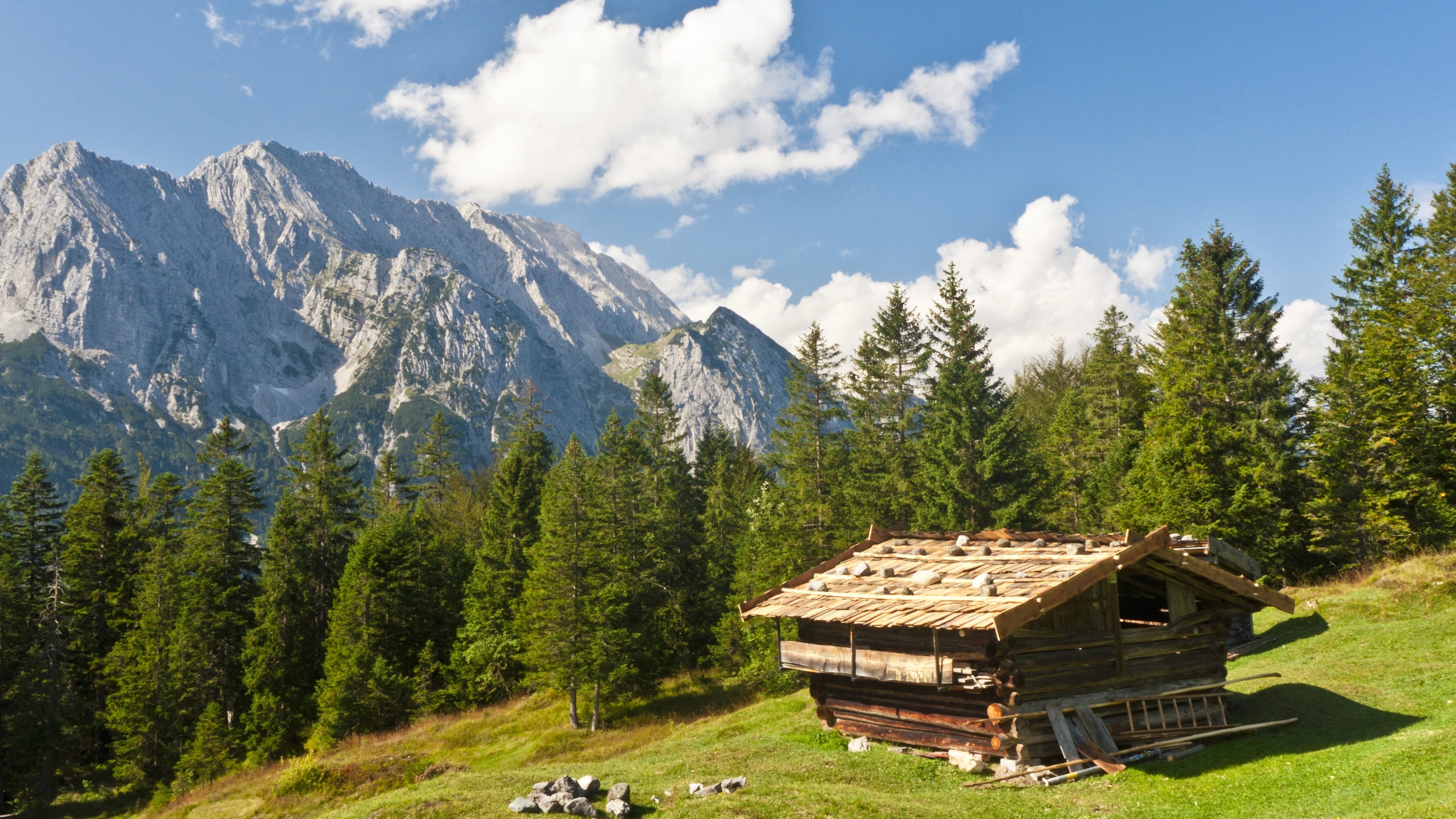Хижина в горах Швейцарии