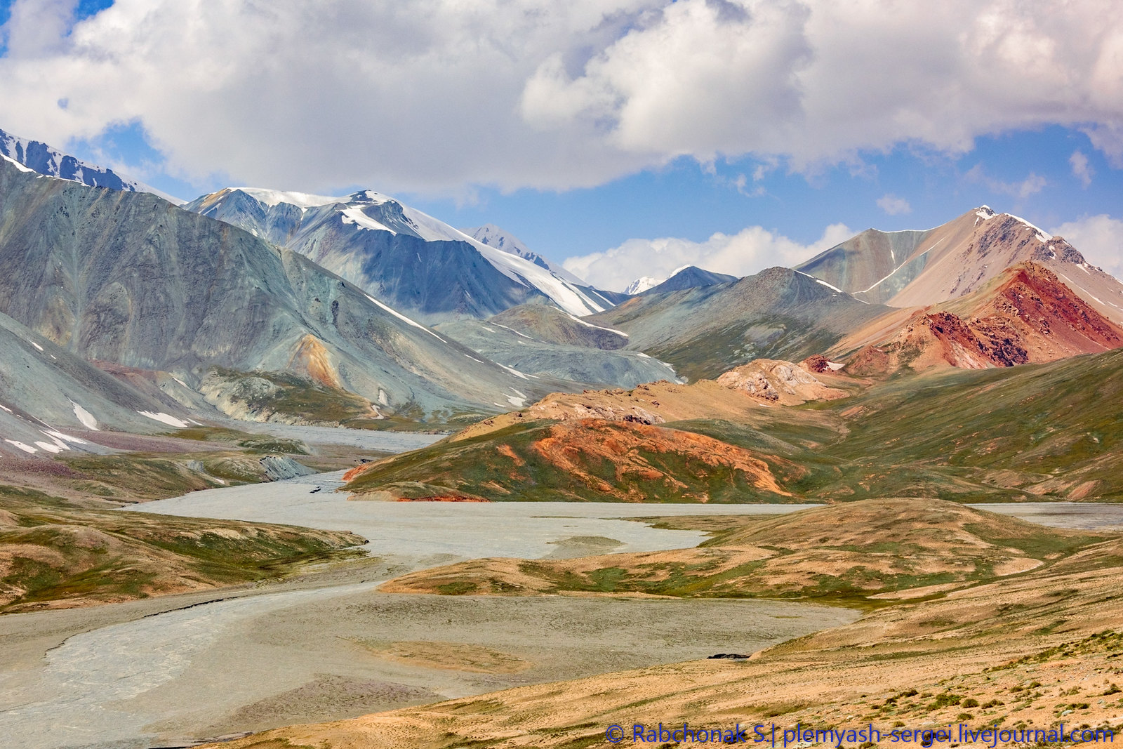 Grand pamir. Горы Памира горный Бадахшан. Горы Памира в Таджикистане. Южный Памир горы. Таджикистан горы Тянь Шань.