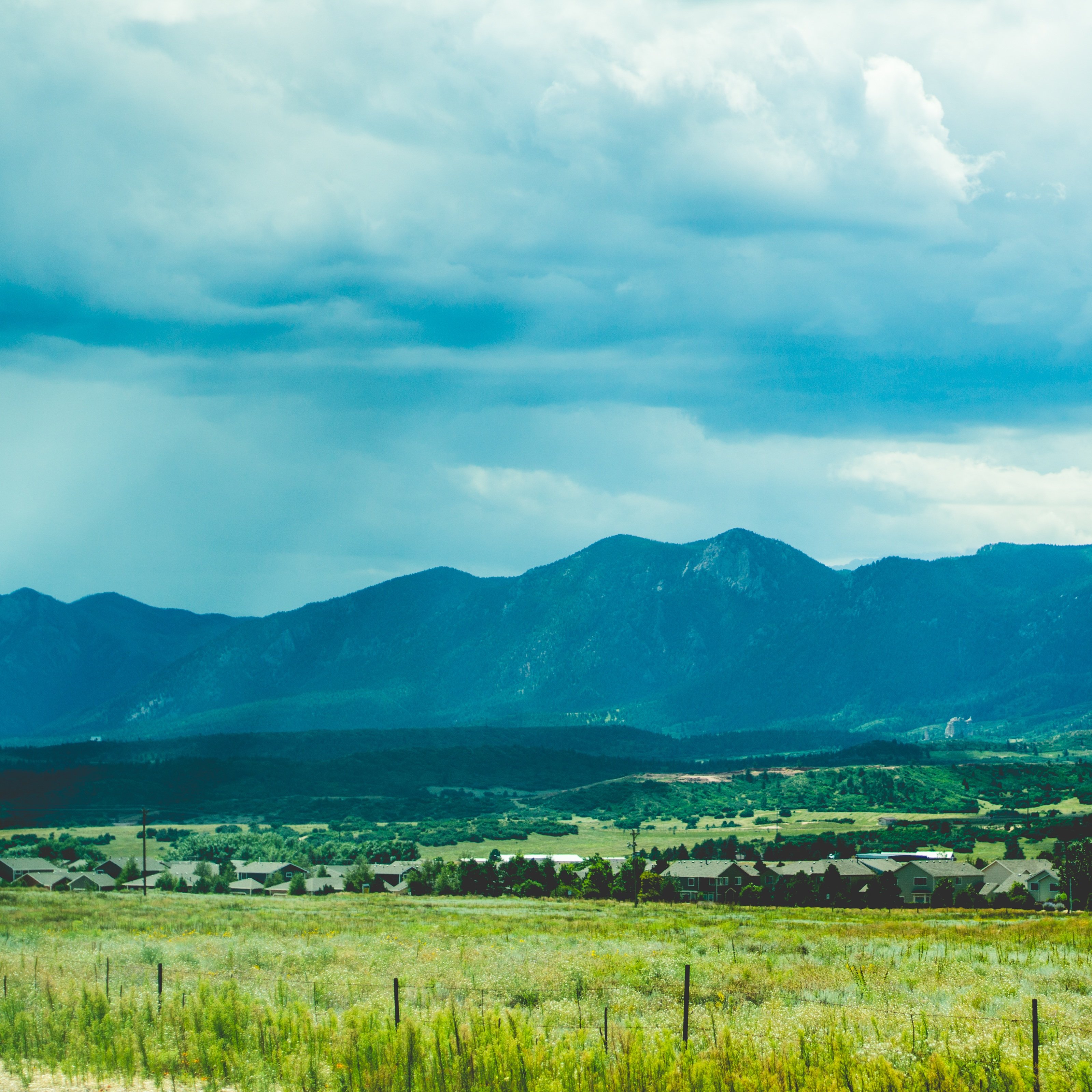Горы равнины 4 буквы. Prairie Долина Роны. Равнины Колорадо. Горы и равнины. Колорадо природа степи.