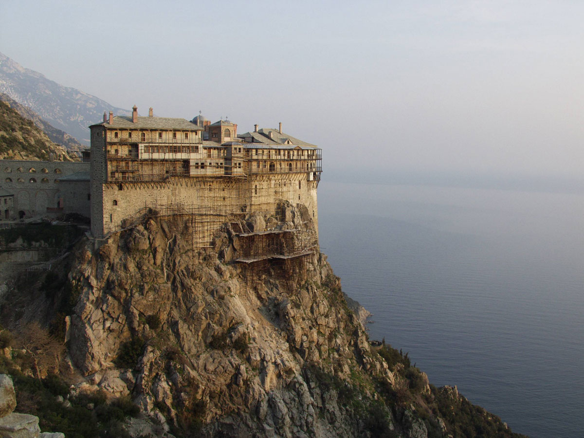 Монастырь на горе Афон в Греции