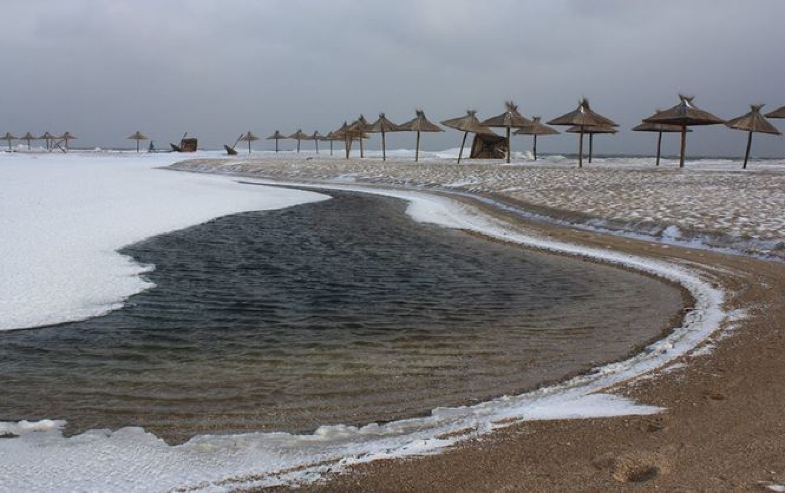 замерзшее азовское море