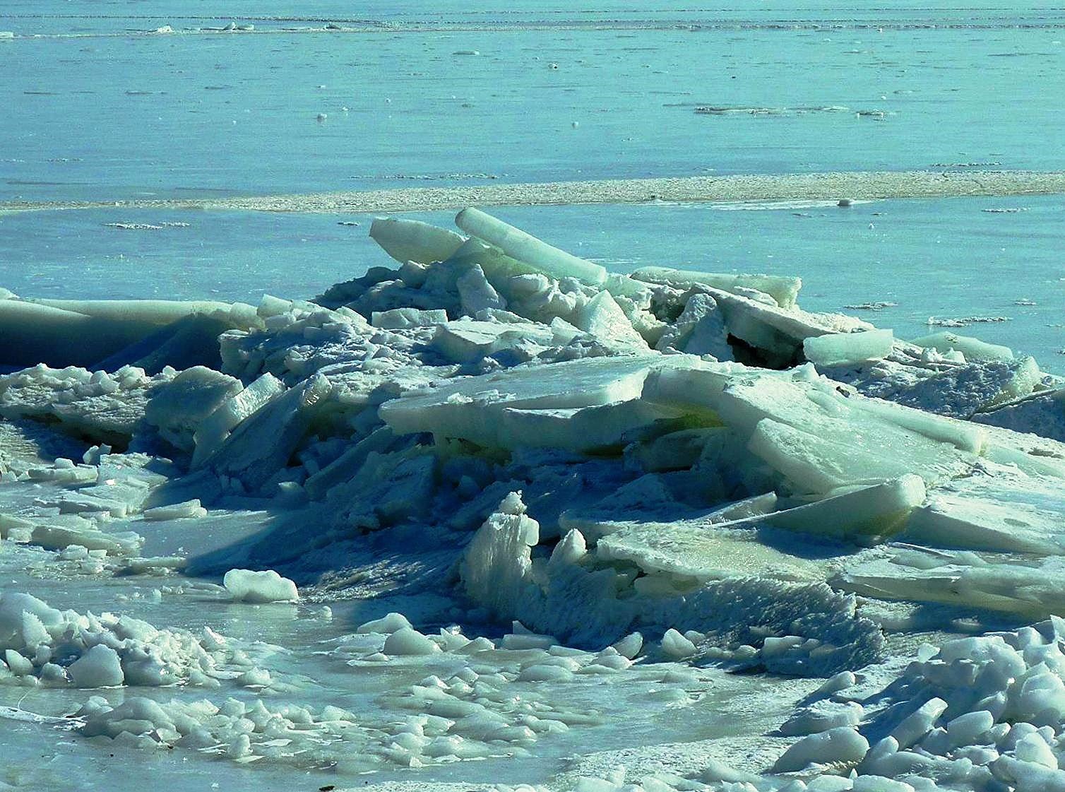 замерзшее азовское море