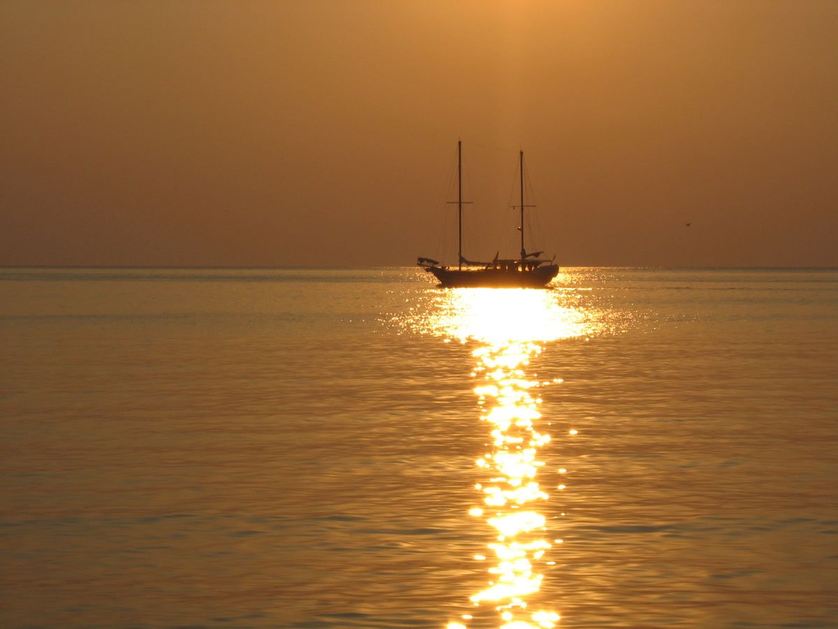 Море солнце корабль