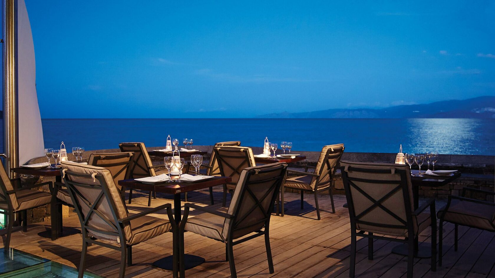 Ресторан бар на берегу моря