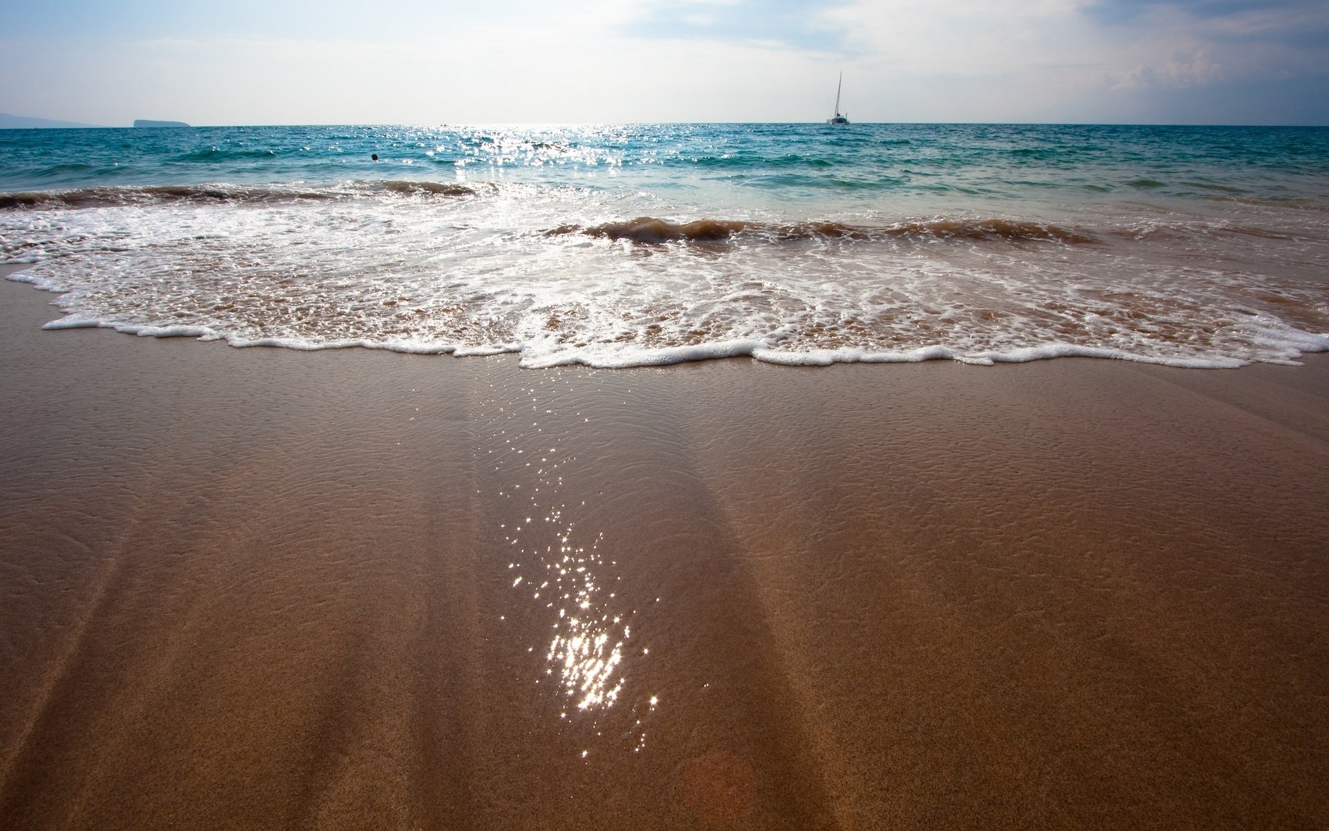 Фото пляжа и моря без людей