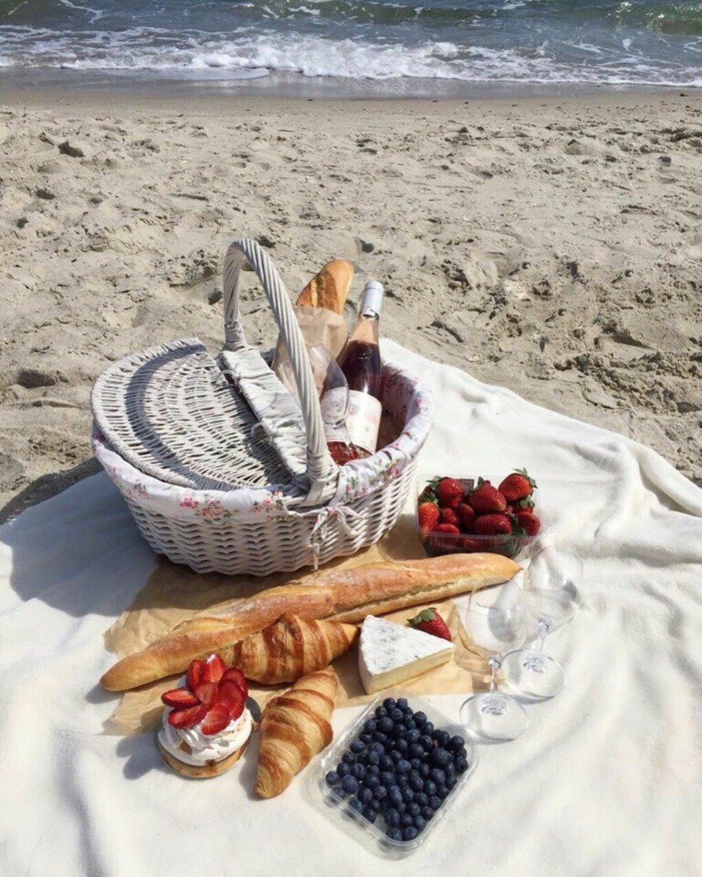 Пикник на берегу моря
