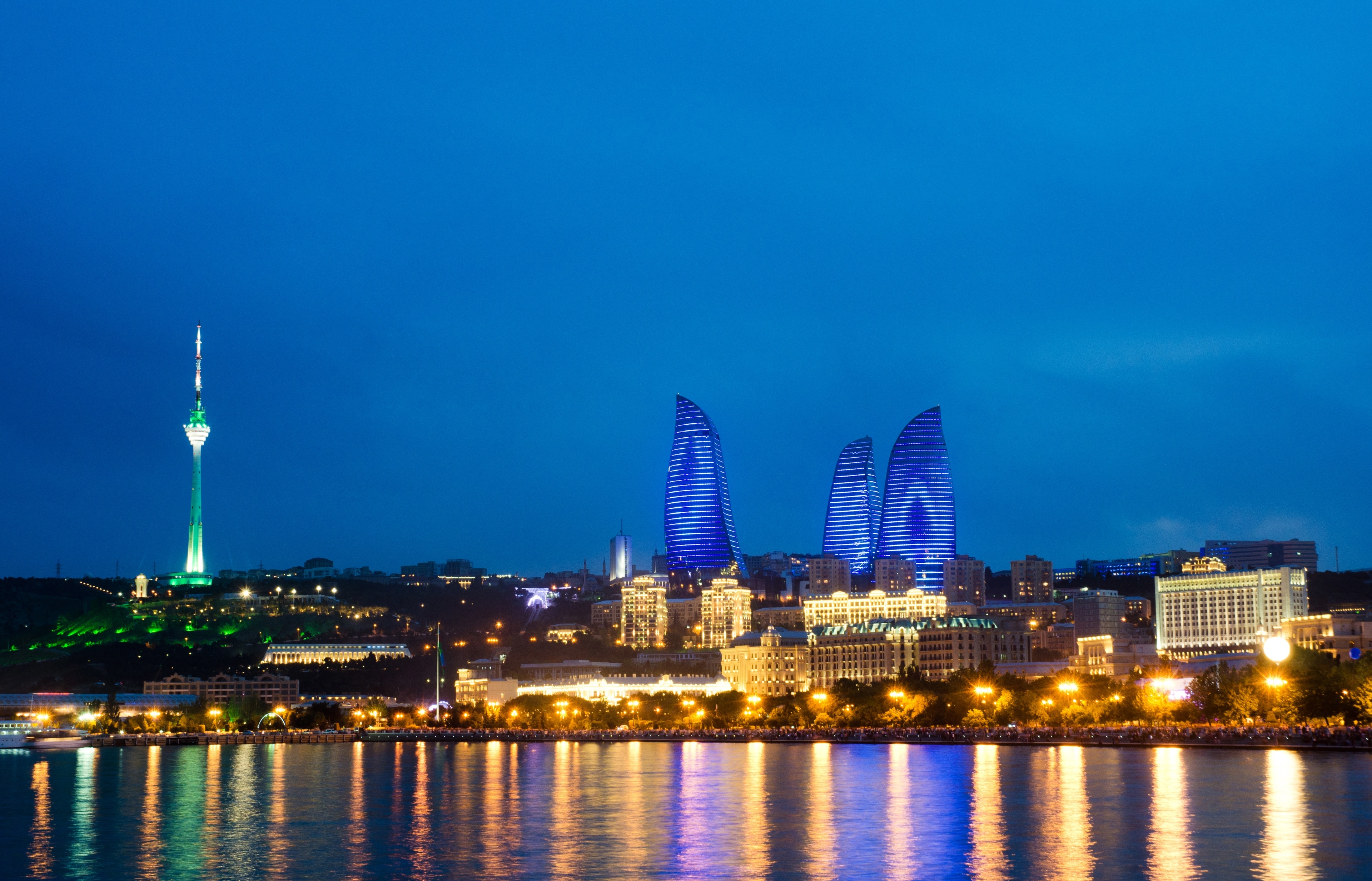 Азербайджан баку море. Баку столица Азербайджана. Азербайджан Баку Каспийское море. Баку Азербайджан панорама. Каспий Баку.