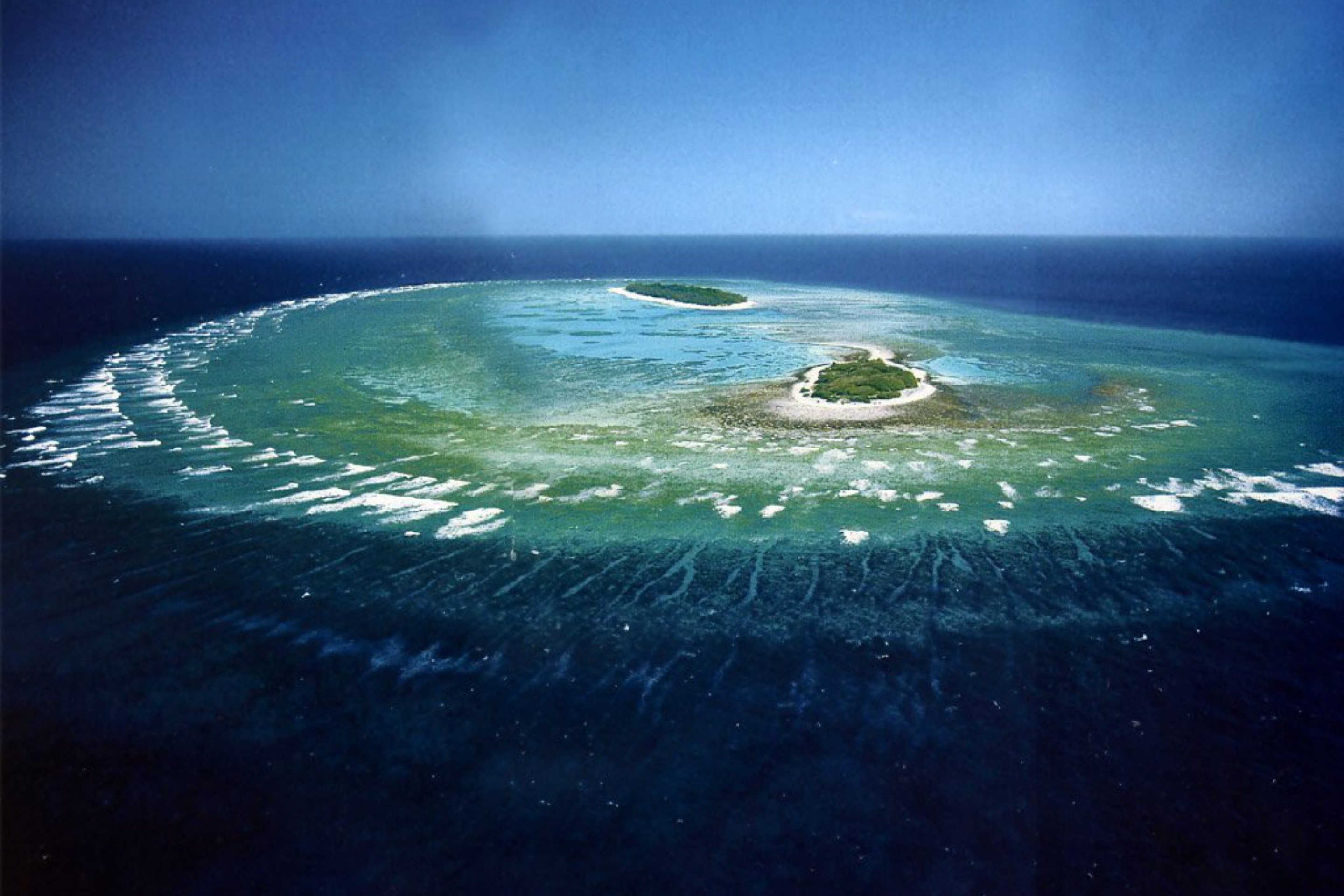 Выберите самый большой океан. Большой Барьерный риф Австралия. Большой Барьерный риф ЮНЕСКО. Коралловый остров леди Масгрэйв Австралия. Большой Барьерный риф в коралловом море.