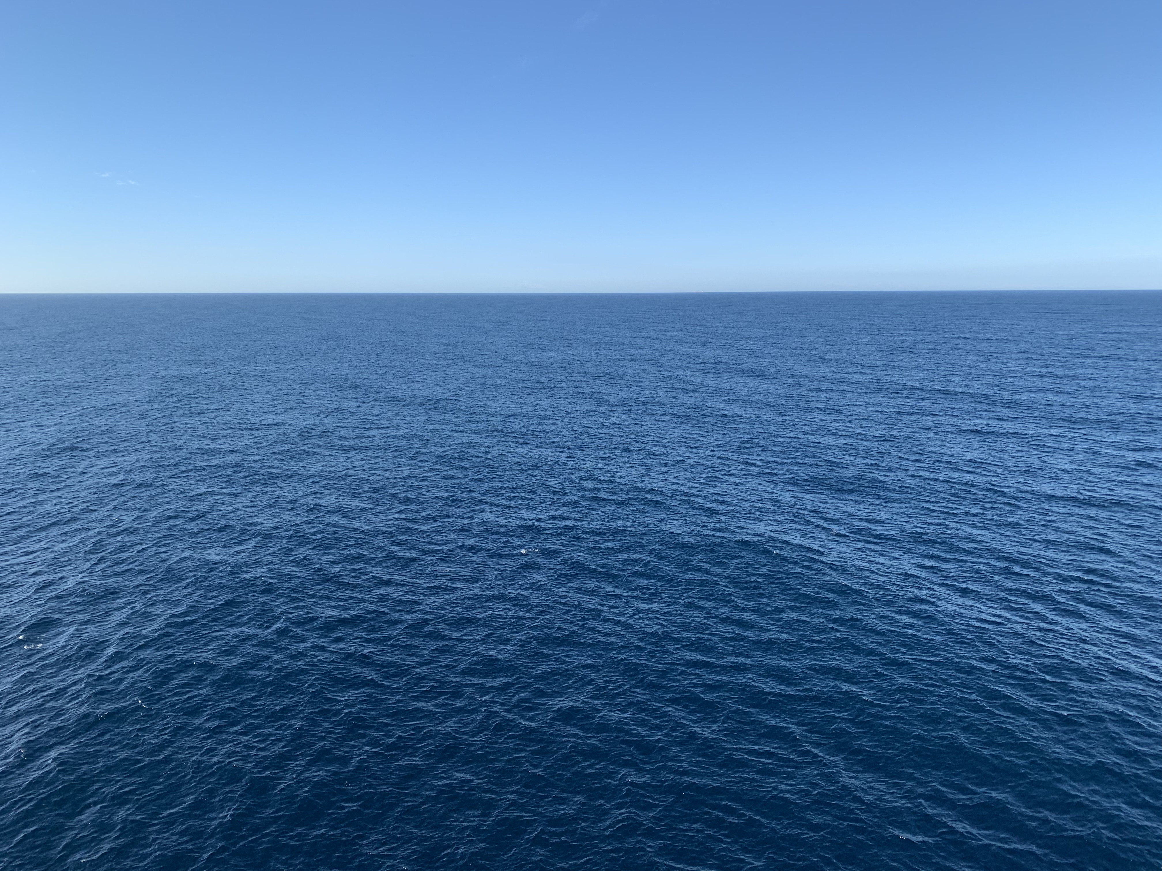 Море лоб. Архипелаг Лос Фрайлес. Море. Море Горизонт. Балтийское море.