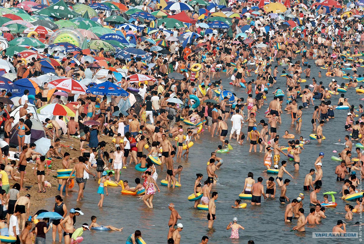 Китайцы в море толпа