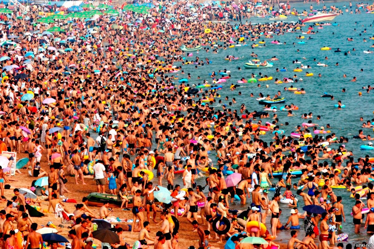 Переполненные пляжи Крыма 2020